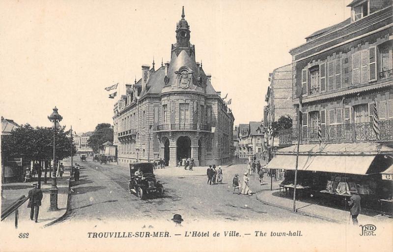 Carte postale ancienne Trouville Sur Mer - Hotel De Ville à Trouville-sur-Mer