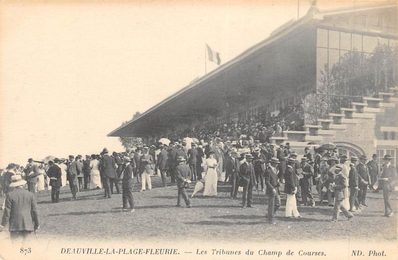 Carte postale ancienne Deauville La Plage Fleurie - Les Tribunes Et Champ De Courses à Deauville