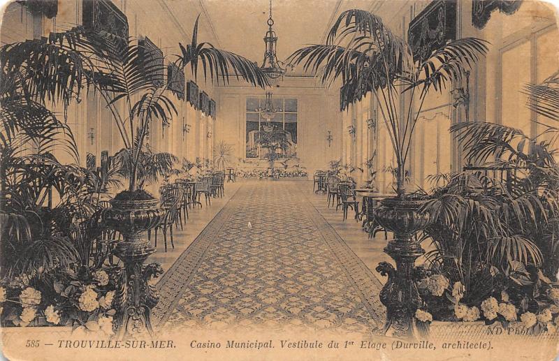 Carte postale ancienne Trouville Sur Mer - Casino Municipal - Vestibule à Trouville-sur-Mer