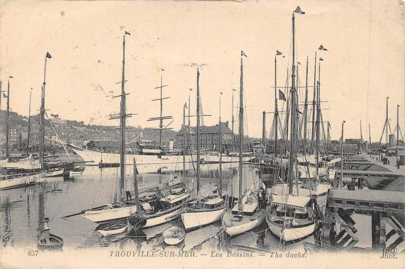 Carte postale ancienne Trouville Sur Mer - Les Bassins à Trouville-sur-Mer