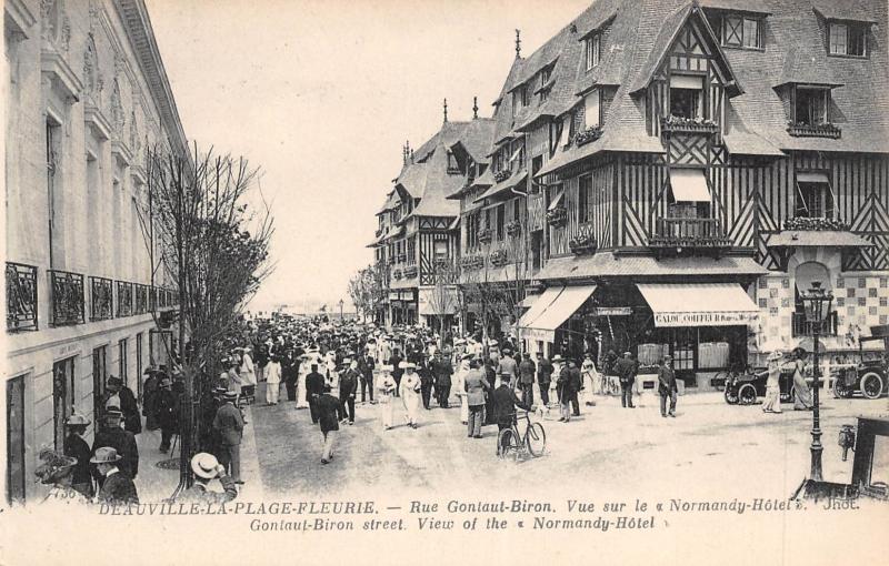 Carte postale ancienne Deauville La Plage Fleurie - Rue Gontaut Biron à Deauville