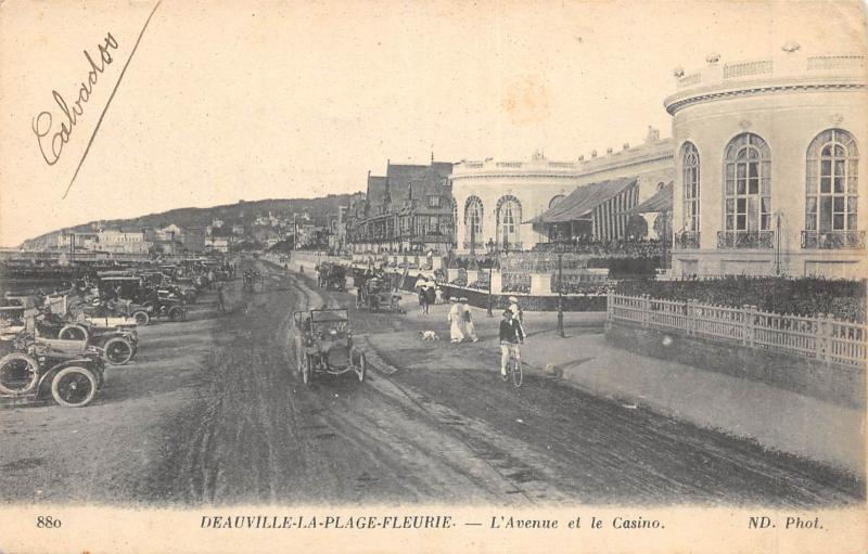 Carte postale ancienne Deauville La Plage Fleurie - L'Avenue Et Casino à Deauville