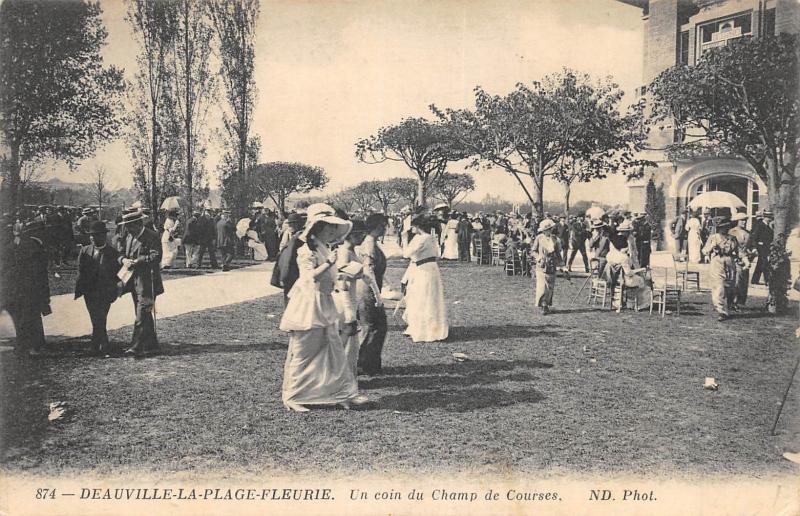 Carte postale ancienne Deauville La Plage Fleurie - Un Coin Du Champ De Courses à Deauville