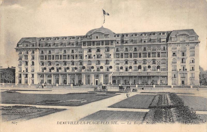Carte postale ancienne Deauville La Plage Fleurie - Le Royal Hotel à Deauville