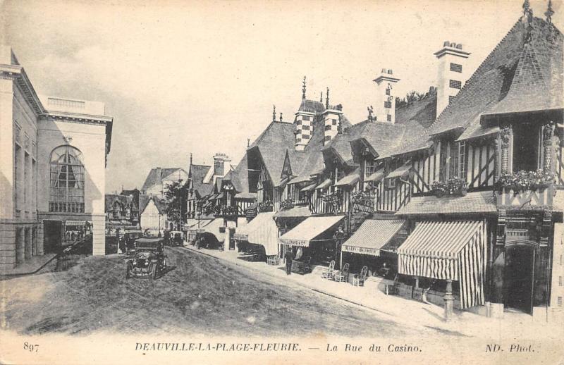 Carte postale ancienne Deauville La Plage Fleurie - La Rue Du Casino à Deauville