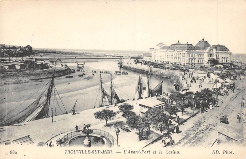 Carte postale ancienne Trouville Sur Mer - L'Avant Port Et Casino à Trouville-sur-Mer
