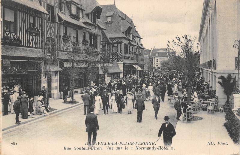 Carte postale ancienne Deauville La Plage Fleurie - Rue Gontaut Biron à Deauville