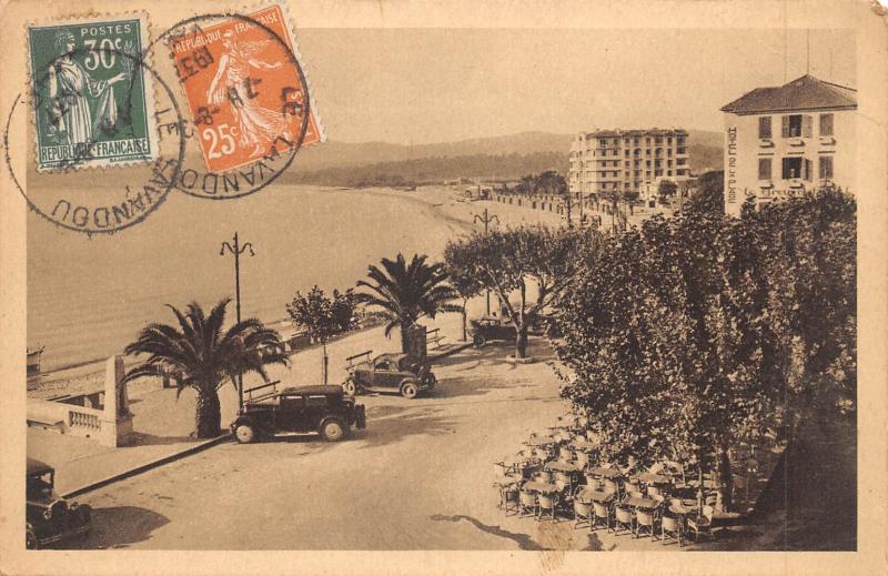 Carte postale ancienne Le Lavandou - La Plage au Lavandou