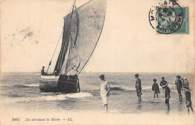 Carte postale ancienne En Attendant La Maree