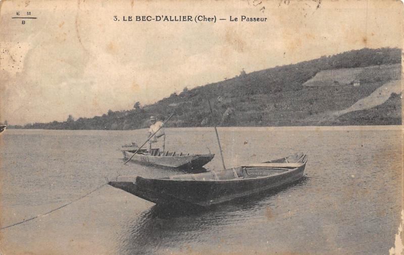 Carte postale ancienne Le Bec D'Allier - Le Passeur
