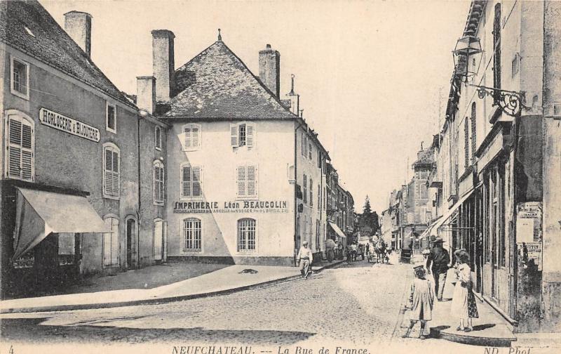 Carte postale ancienne Neufchateau - La Rue De France à Neufchâteau