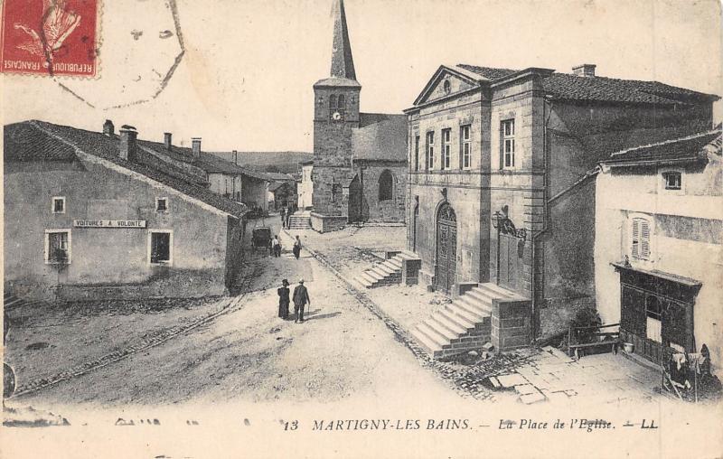 Carte postale ancienne Martigny Les Bains - Place De L'Eglise à Martigny-les-Bains