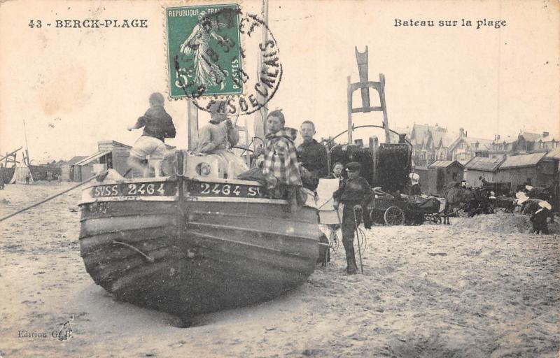 Carte postale ancienne Berck Plage - Bateau Sur La Plage à Berck