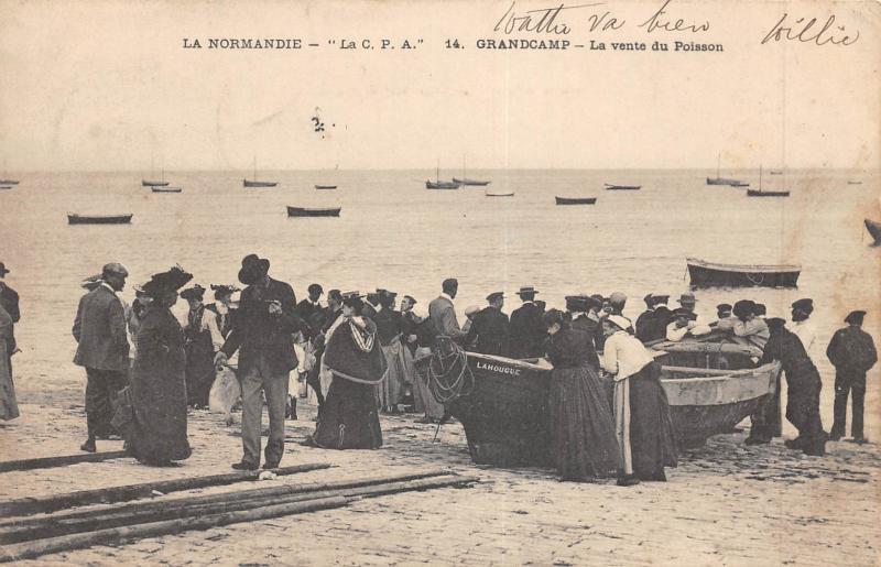 Carte postale ancienne Grandcamp - La Vente Du Poisson