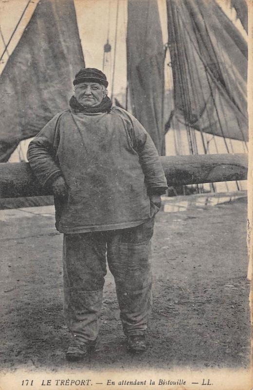 Carte postale ancienne Le Treport - En Attendant La Bistouille au Tréport