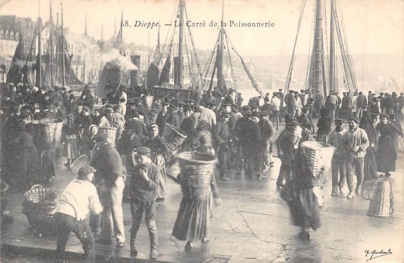 Carte postale ancienne Dieppe - Le Carre De La Poissonnerie à Dieppe