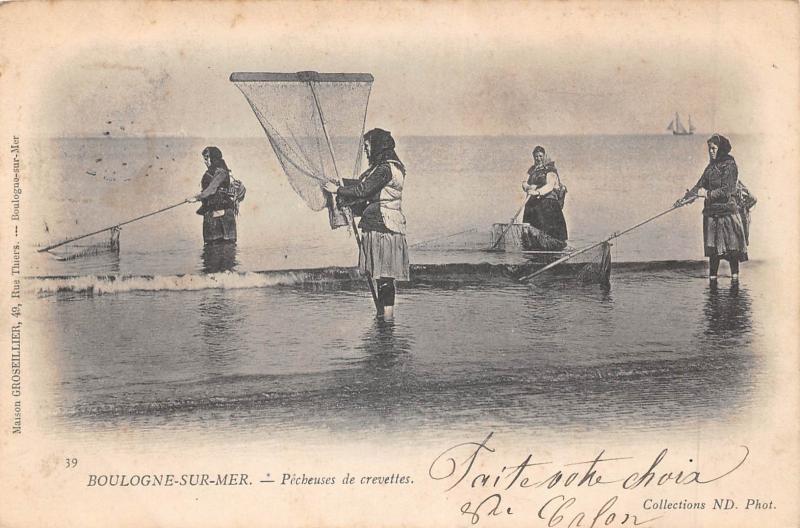 Carte postale ancienne Boulogne Sur Mer - Pecheuses De Crevettes à Boulogne-sur-Mer
