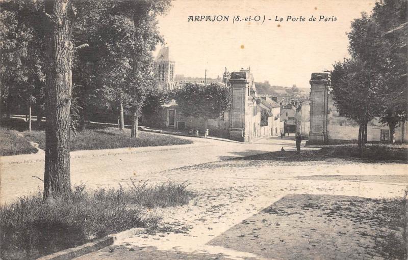 Carte postale ancienne Arpajon - La Porte De Paris à Arpajon