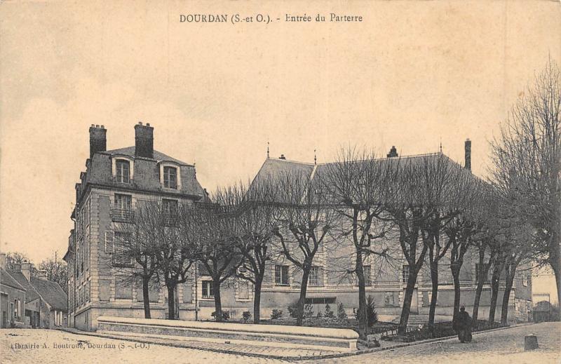 Carte postale ancienne Dourdan - Entree Du Parterre à Dourdan