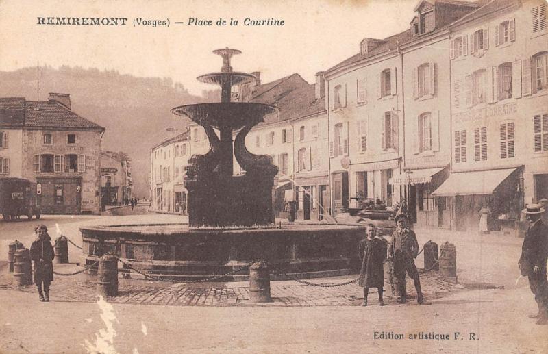 Carte postale ancienne Remiremont - Place De La Courtine à Remiremont