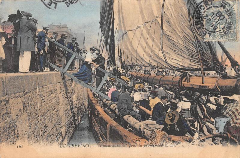 Carte postale ancienne Le Treport - Embarquement Pour La Promenade En Mer au Tréport