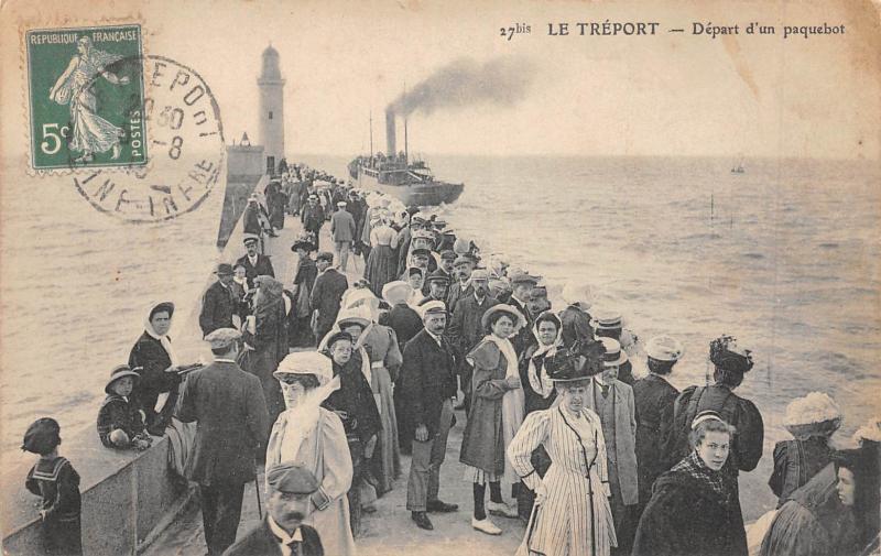 Carte postale ancienne Le Treport - Depart D'Un Paquebot au Tréport