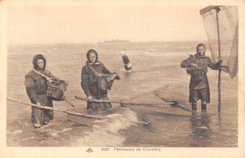 Carte postale ancienne Pecheuses De Crevettes