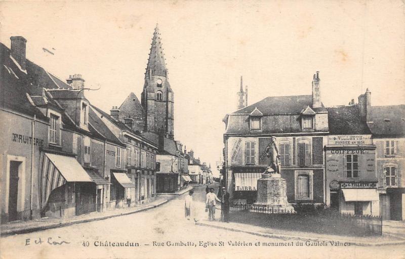 Carte postale ancienne Chateaudun - Rue Gambetta à Châteaudun