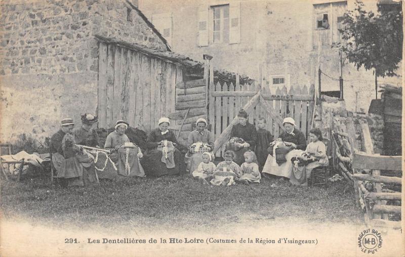 Carte postale ancienne Les Dentellieres De La Haute Loire - Costume De La Region D'Yssingeaux à Yssingeaux