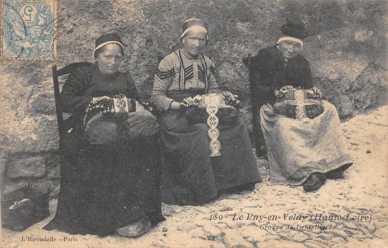 Carte postale ancienne Le Puy En Velay - Groupe De Dentellieres au Puy-en-Velay