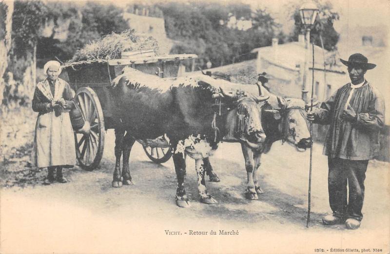 Carte postale ancienne Vichy - Retour Du Marche - Attelage De Boeufs - Gros Plan à Vichy