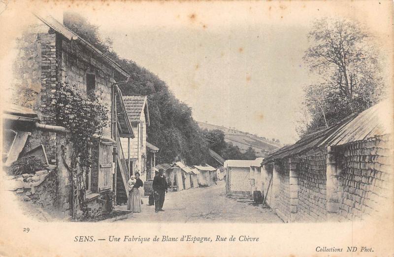 Carte postale ancienne Sens - Une Fabrique De Blanc D'Espagne - Rue De Chevre à Sens