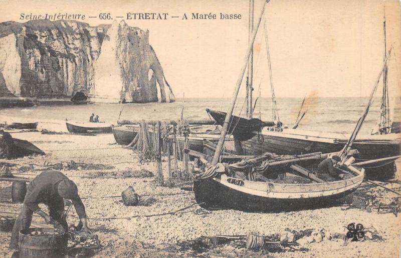 Carte postale ancienne Etretat - A Maree Basse à Étretat
