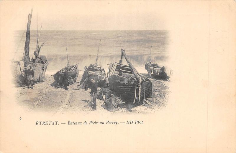 Carte postale ancienne Etretat - Bateaux De Peche Au Perrey à Étretat
