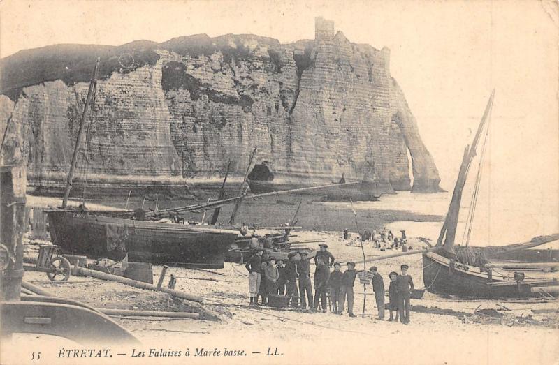 Carte postale ancienne Etretat - Les Falaises A Maree Basse à Étretat