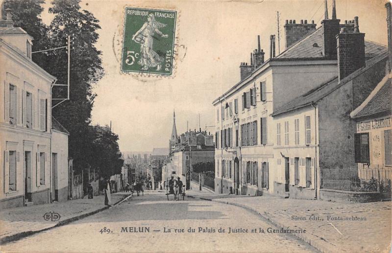 Carte postale ancienne Melun - La Rue Du Palais De Justice Et Gendarmerie à Melun