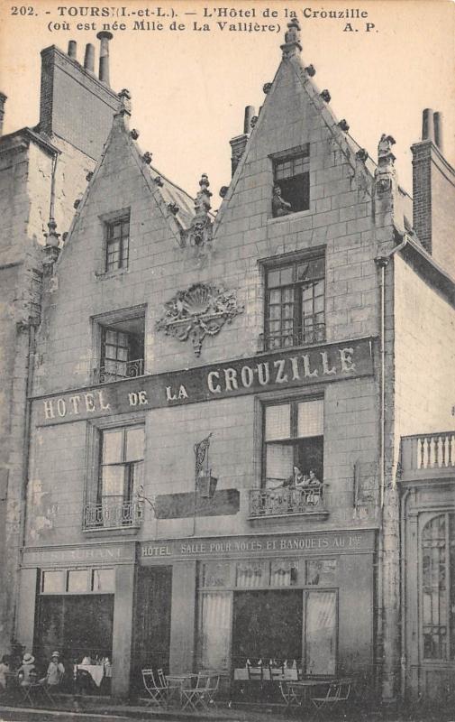 Carte postale ancienne Tours - L'Hotel De La Crouzille à Tours