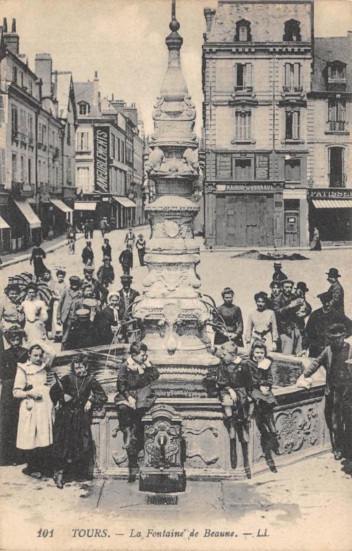 Carte postale ancienne Tours - La Fontaine De Beaune à Tours