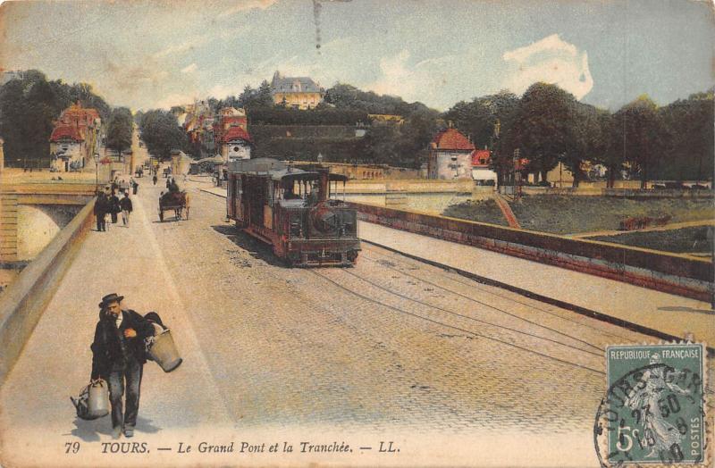 Carte postale ancienne Tours - Le Grand Pont Et La Tranchee - Tramway à Tours
