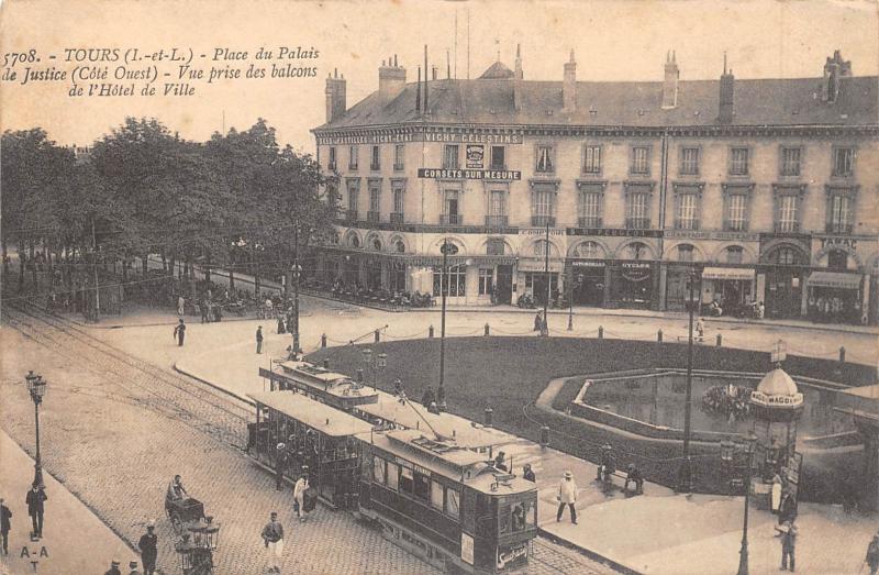 Carte postale ancienne Tours - Place Du Palais De Justice - Tramway à Tours