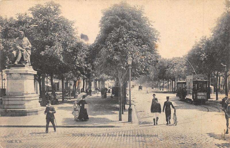 Carte postale ancienne Tours - Statue De Balzac Et Avenue De Grammont à Tours