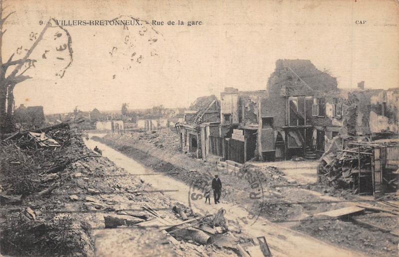 Carte postale ancienne Villers Bretonneux - Rue De La Gare à Villers-Bretonneux