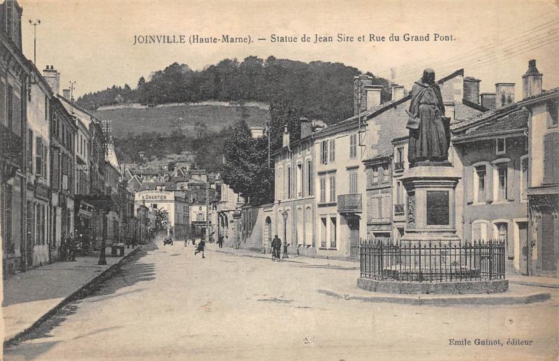 Carte postale ancienne Joinville - Statue De Jean Sire Rue Du Grand Pont à Joinville