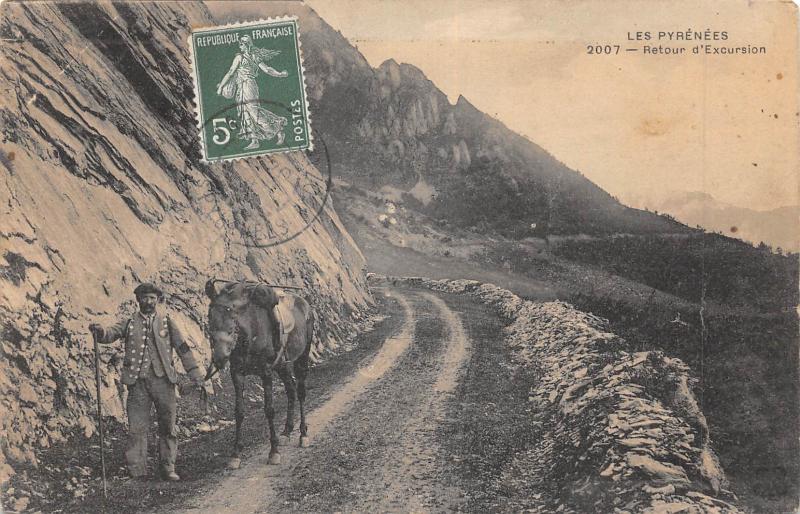 Carte postale ancienne Les Pyrenees - Retour D'Excursion