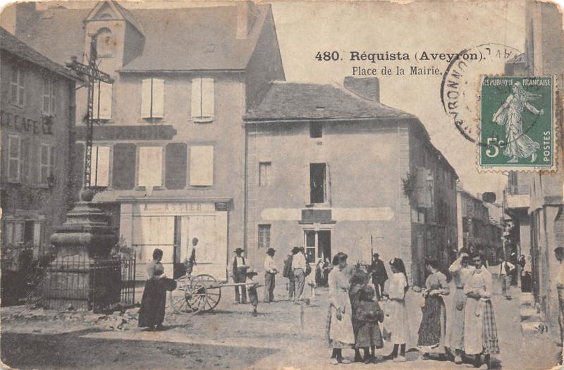 Carte postale ancienne Requista - Place De La Mairie à Réquista