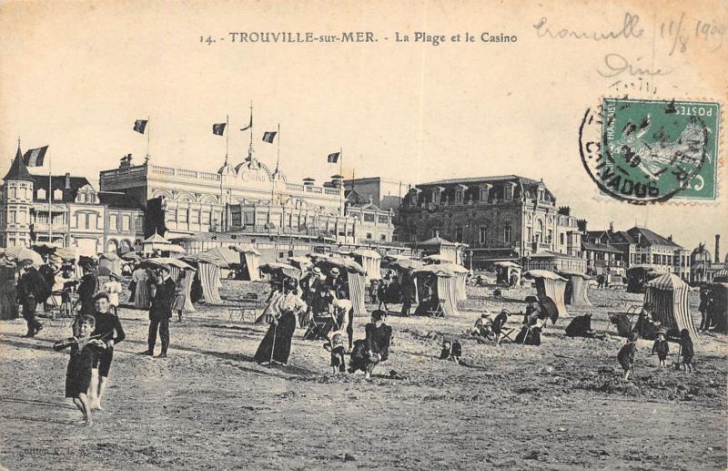 Carte postale ancienne Trouville Sur Mer - La Plage Et Le Casino - Scene De Plage à Trouville-sur-Mer