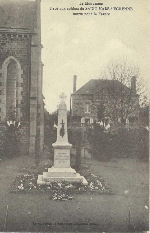 Carte postale ancienne Monument aux morts à Saint-Mars-d'Égrenne