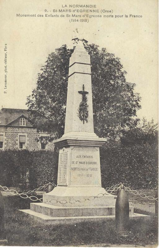 Carte postale ancienne Monument aux morts à Saint-Mars-d'Égrenne