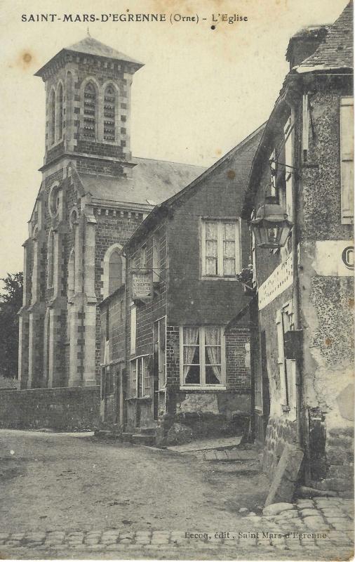 Carte postale ancienne L'église à Saint-Mars-d'Égrenne
