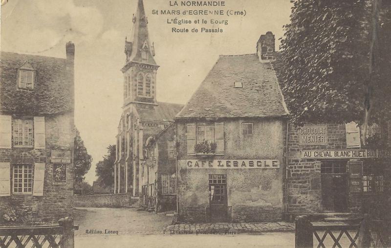 Carte postale ancienne L église et le bourg -  route de Passais à Saint-Mars-d'Égrenne
